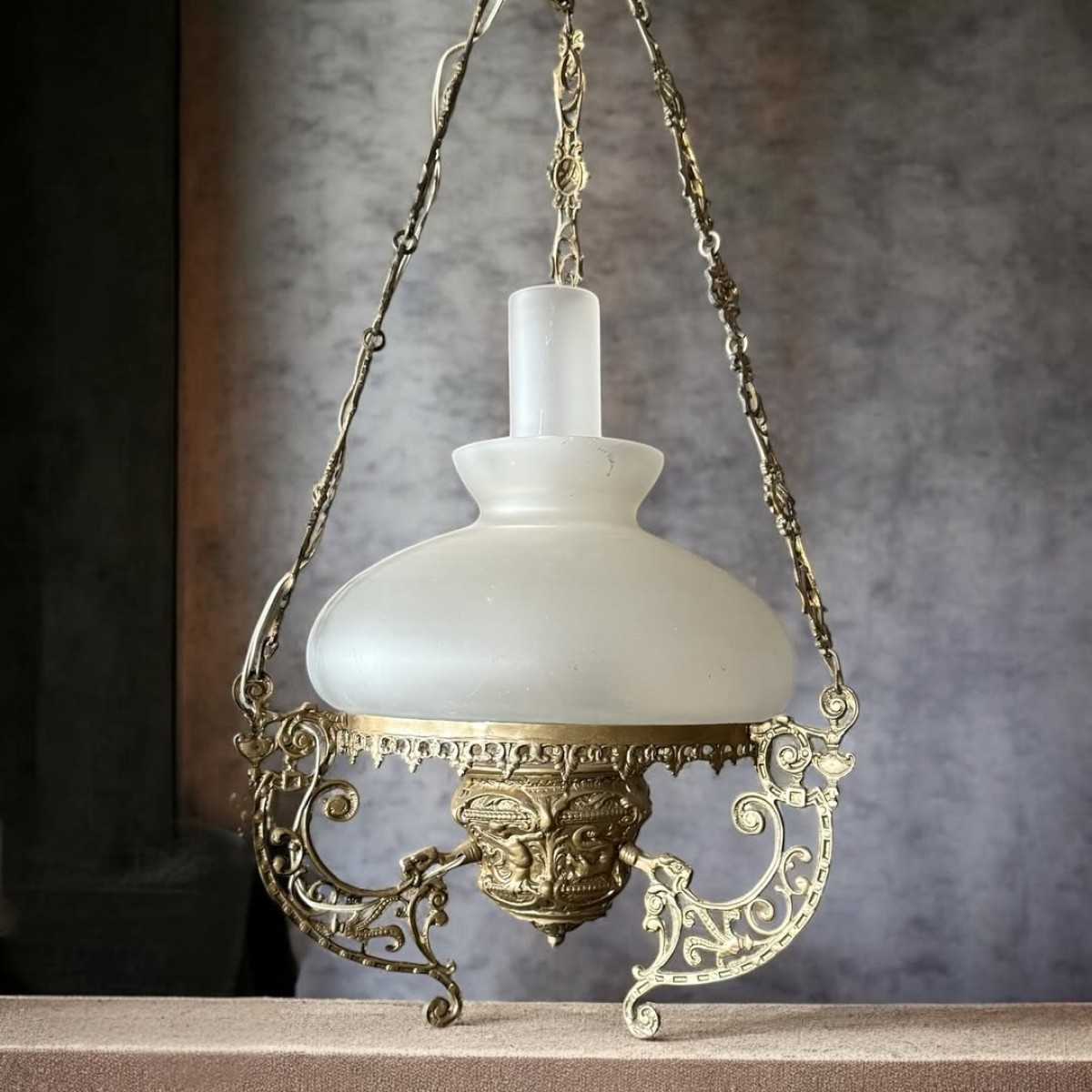 1950’ler Fransız Mat Camlı ve Bronz Gövdeli Avize