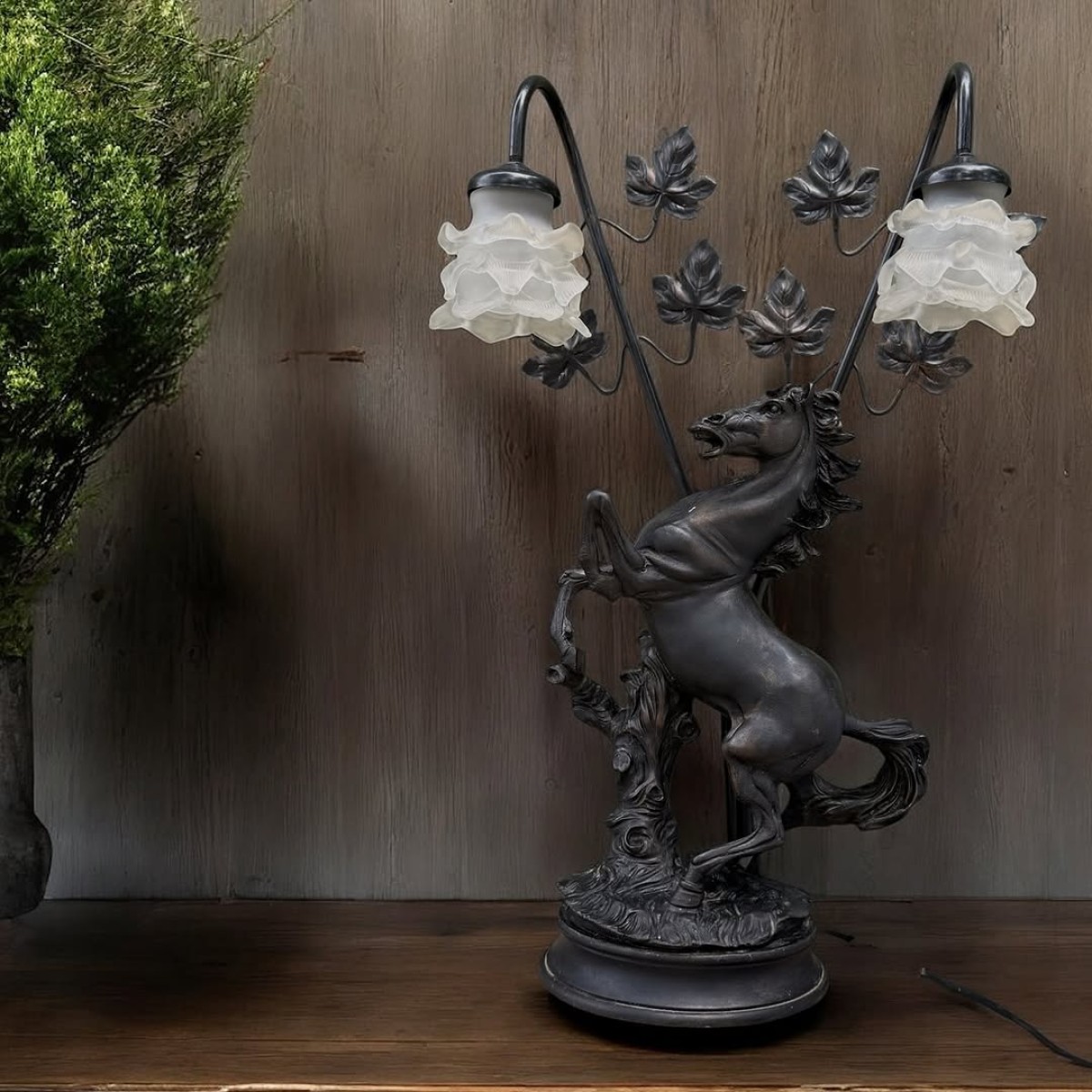 Alman Vintage At Figürlü Abajur...