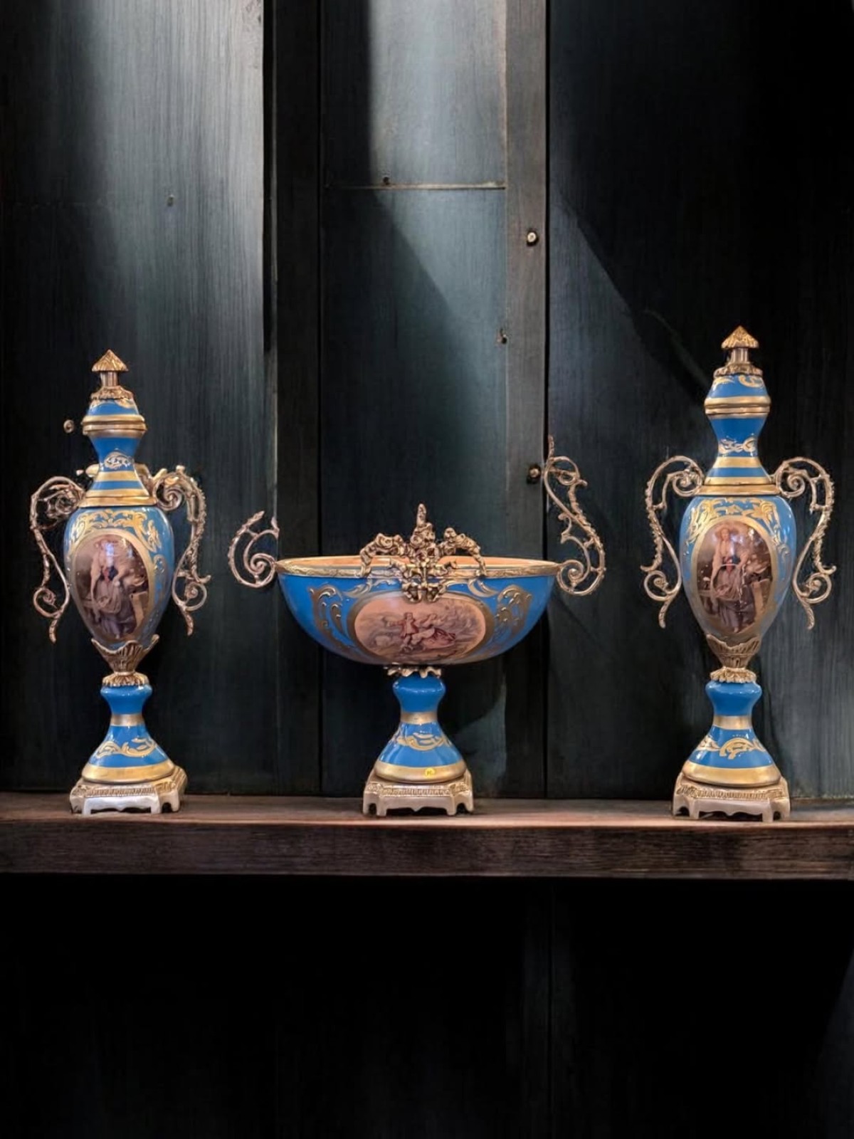 Fransız Sèvres Model Bronz ve El Boyama Detaylı Porselen Çift Vazo & Jardinyer