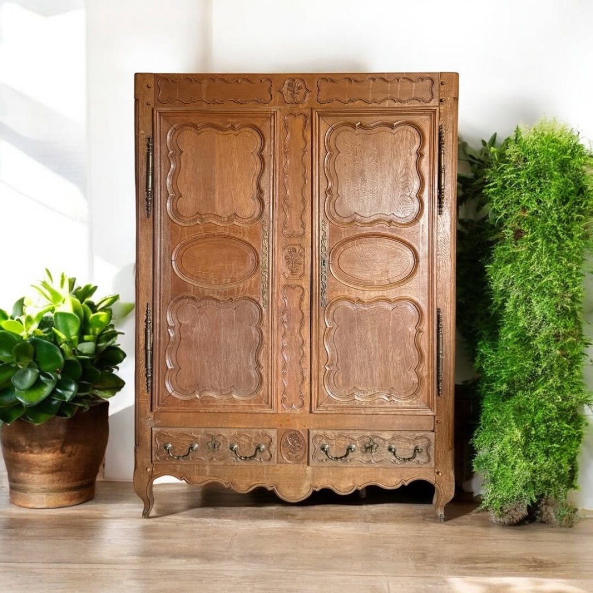 1800’lerden Günümüze Taşınan Asalet: Fransız Antika Meşe Dolap