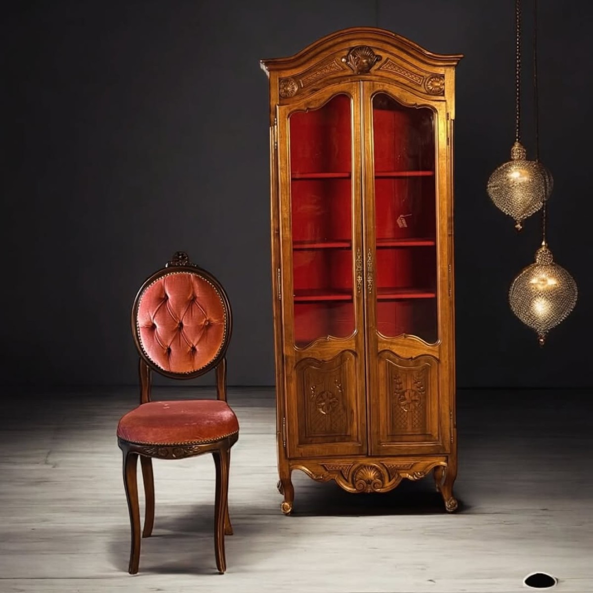 Fransız 1960’lar XV. Louis Stili Masif Ceviz El Oyması Kitaplık