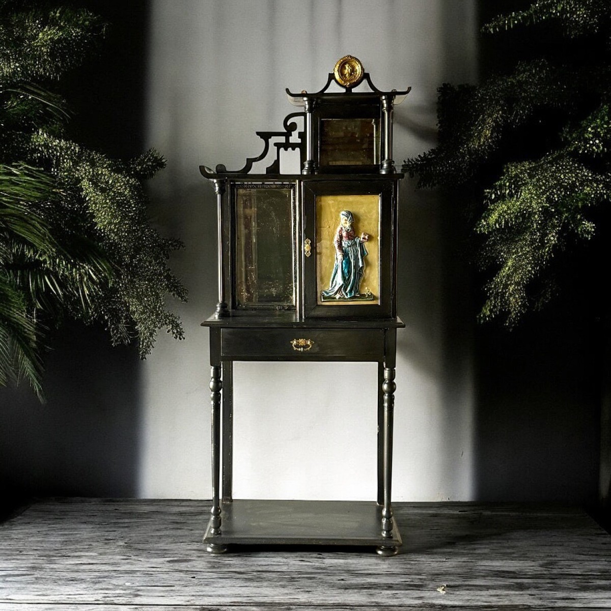 1850’ler Fransız III. Napolyon Dönemi El Boyaması Seramik Detaylı Mini Büfe