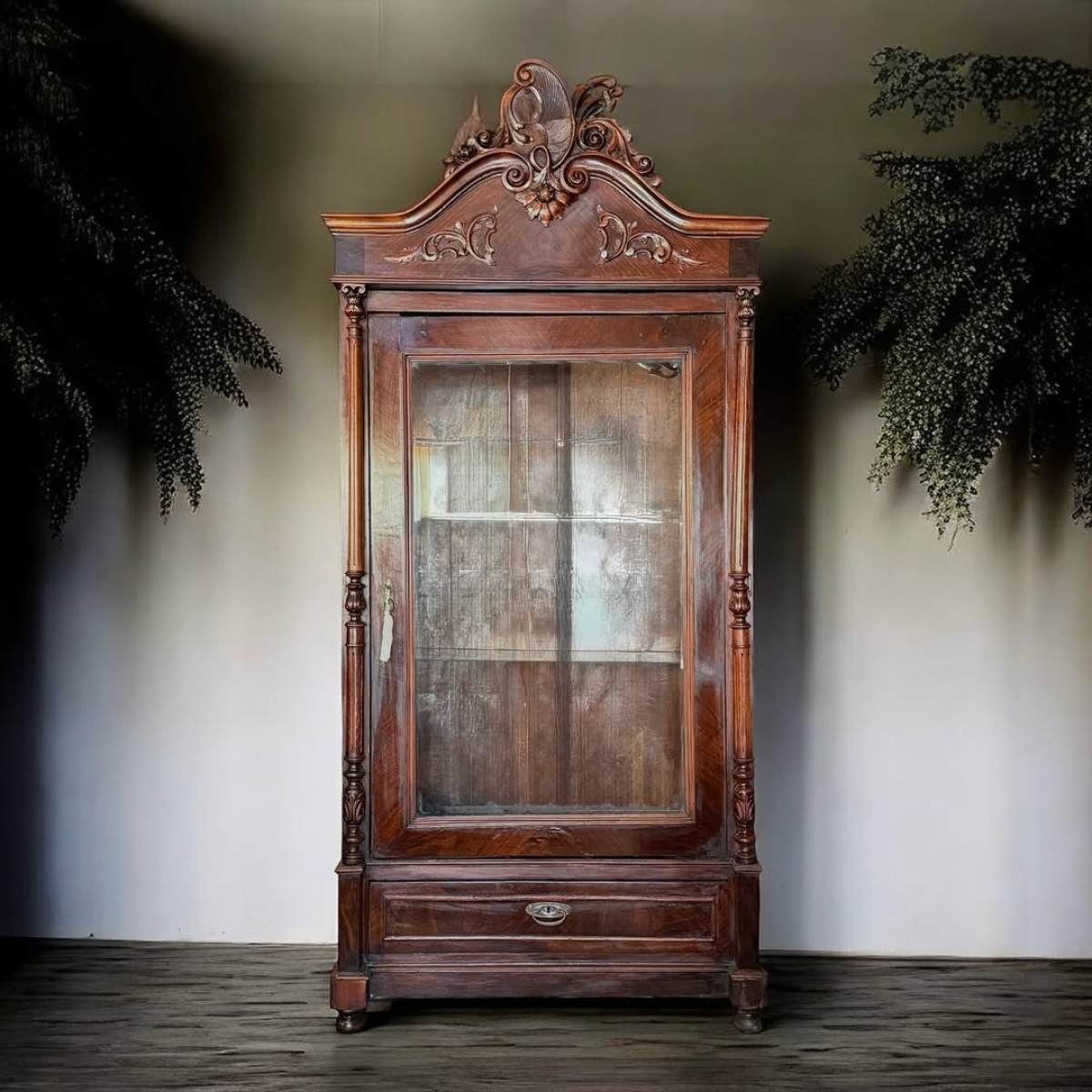 Fransız Rönesans Revival Stili Masif Ceviz Vitrin