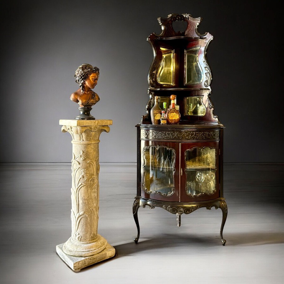 1800’lerin Sonu İngiliz Victoria Dönemi Masif Maun Köşe Vitrini