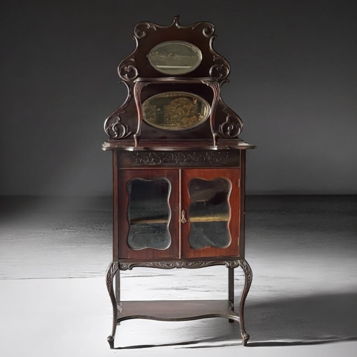 1800’lerin Sonu İngiliz Victorian Tarzı Masif Maun El Oyması Mini Büfe