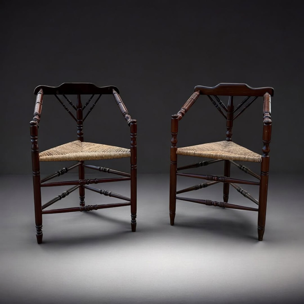 Hollanda Üretimi Masif Meşe ve Hasır Örme Üçgen Sandalyeler - 1950'ler