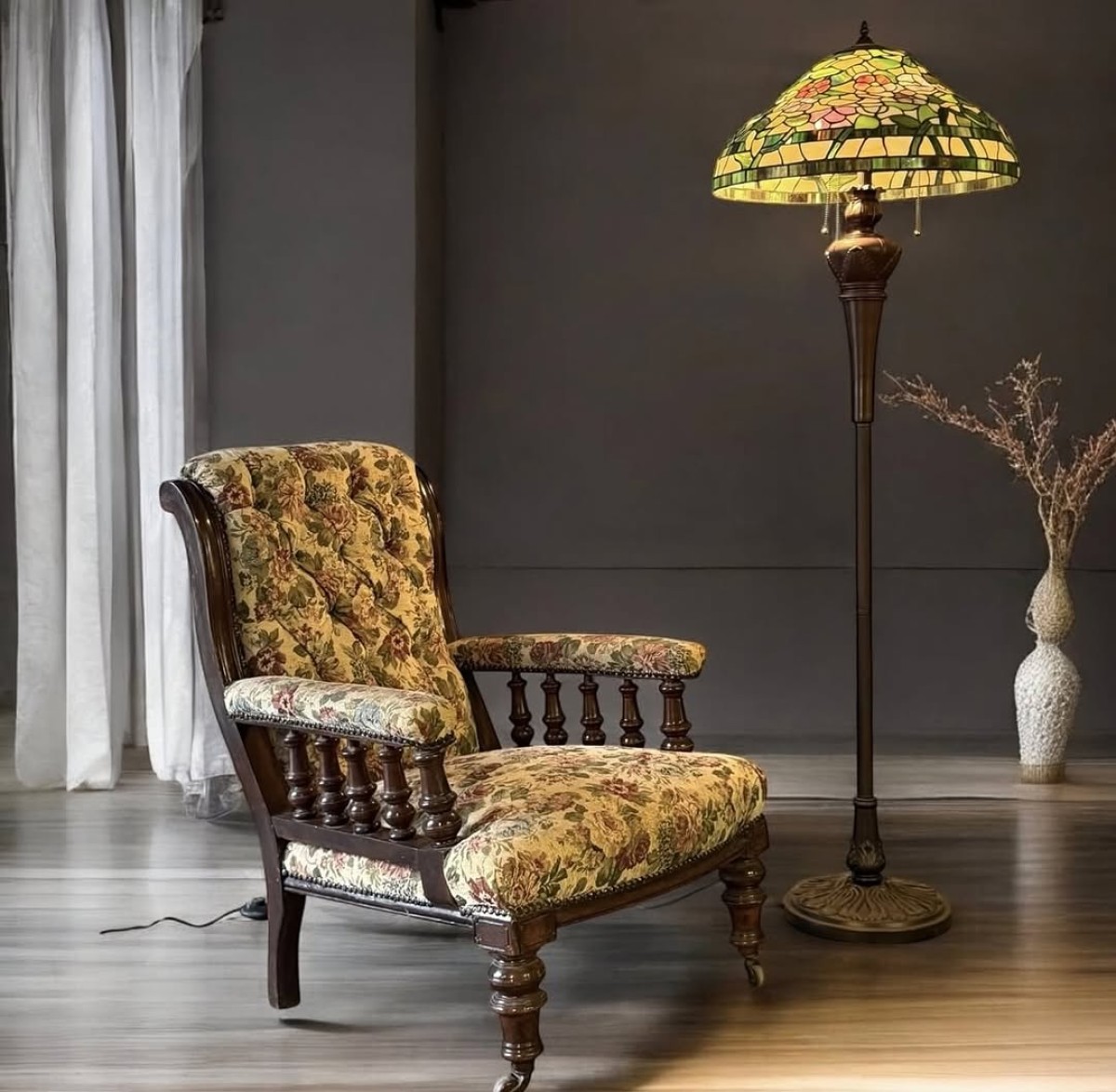 İngiliz Victorian Dönem Ceviz Açık Kollu Berjer