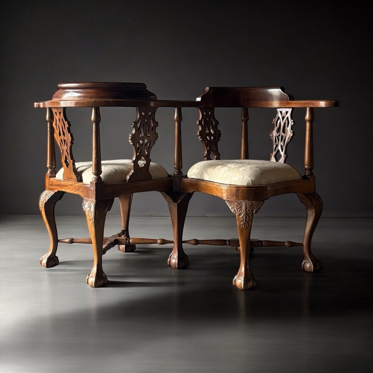 "Tête-à-Tête" 1800’lerin Sonu İngiliz Küstüm Sandalyesi